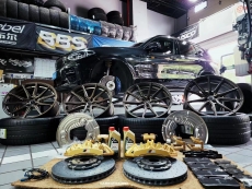 改裝案例丨寶馬·X3M升級(jí)寶馬原廠前六后一碳陶剎車(chē)套件