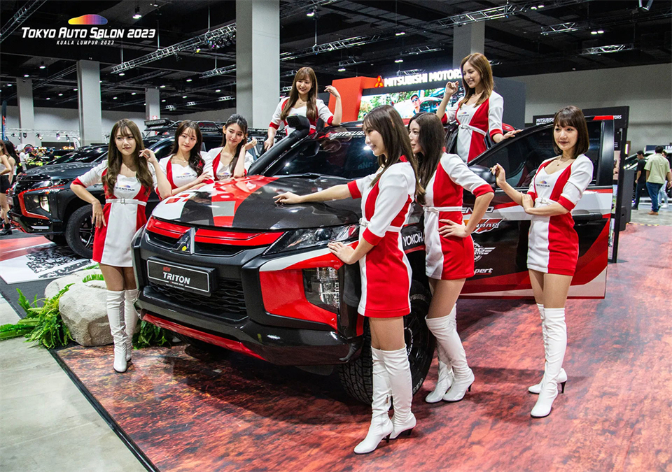 日本本土模特J-girls給展會(huì)站臺(tái)，增添色彩跟人氣.jpg
